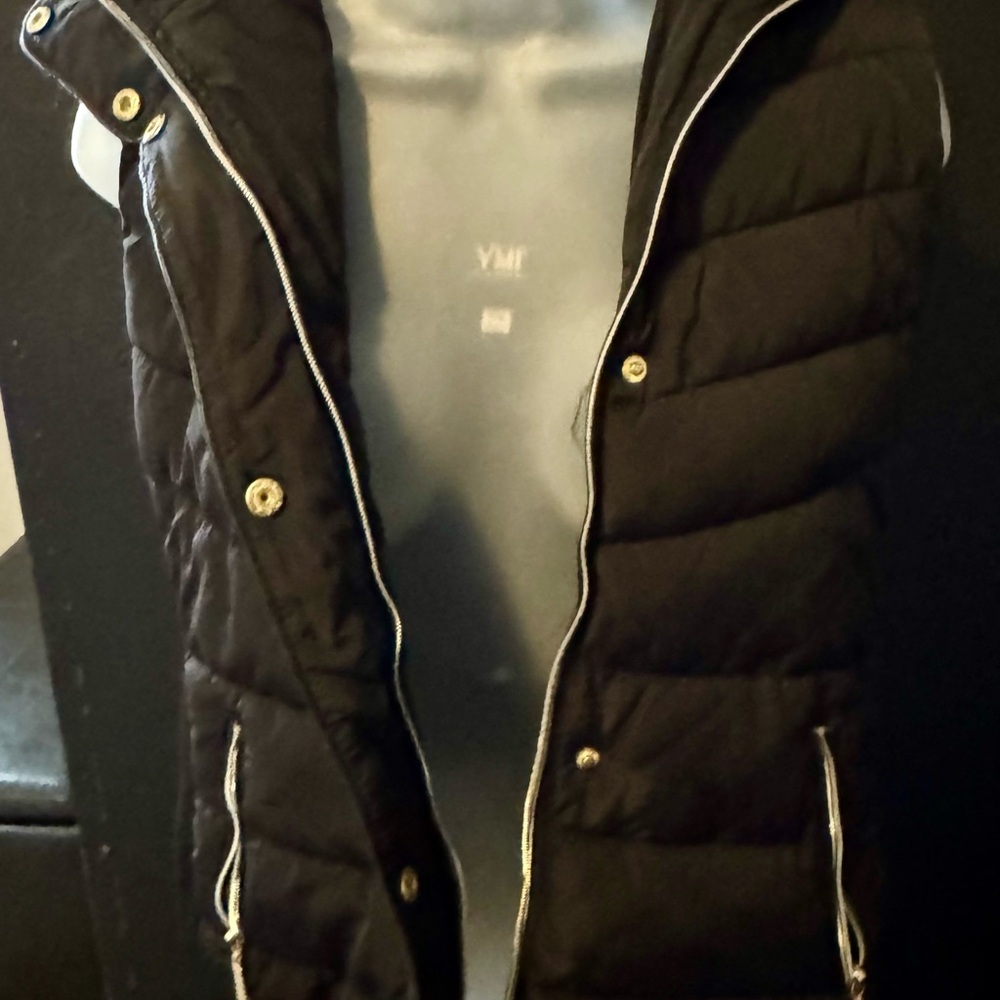 YMI Black Quilted Hooded Puffer Vest with Faux Fur Trim - Picture 4 of 10